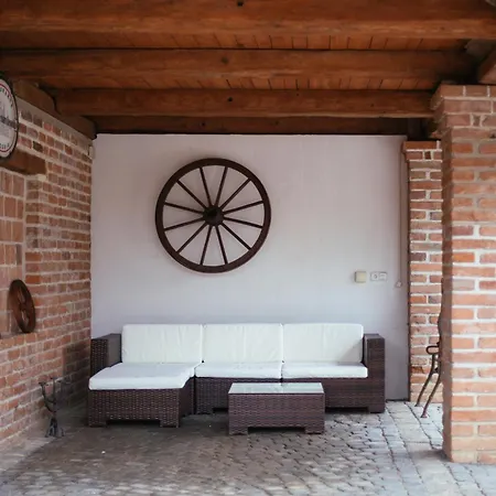 빌라 Holiday, Party And Relax Kurimske Jestrabi