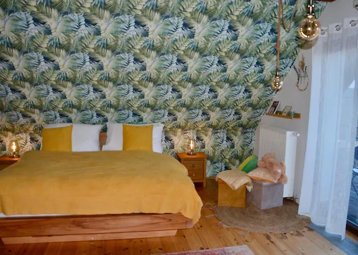 Willa Holiday, Party And Relax *