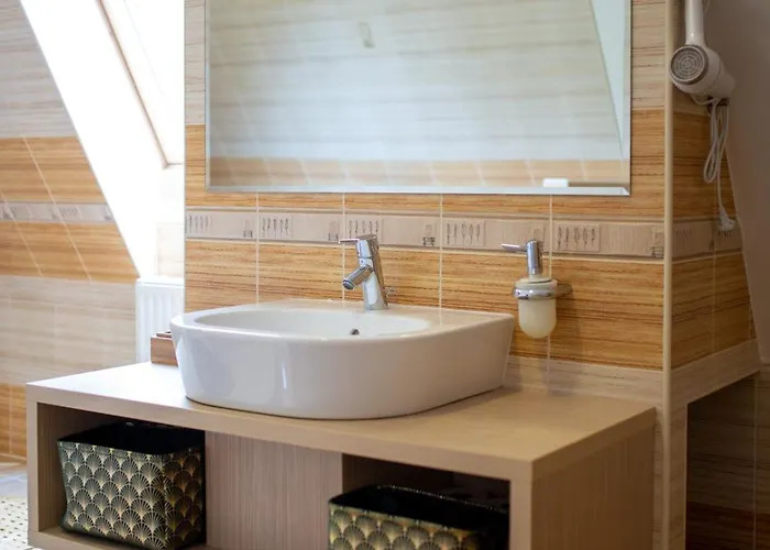 Willa Holiday, Party And Relax